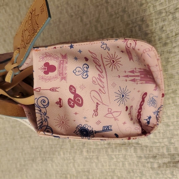 Disney Dooney & Bourke 2014 Princess Half Marathon Weekened‎ Bag - Picture 8 of 16